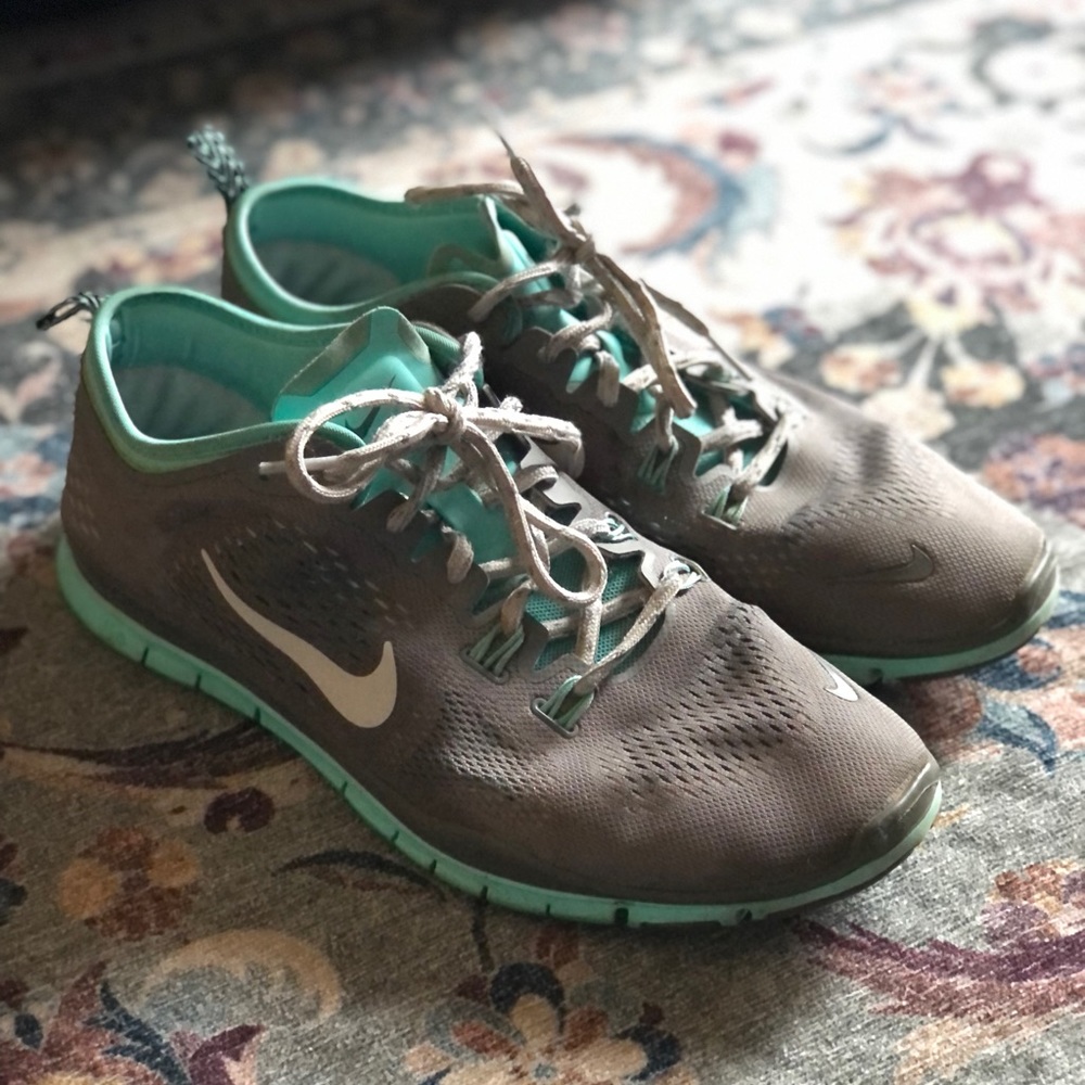 Gray/Teal Nike Tennis Shoes